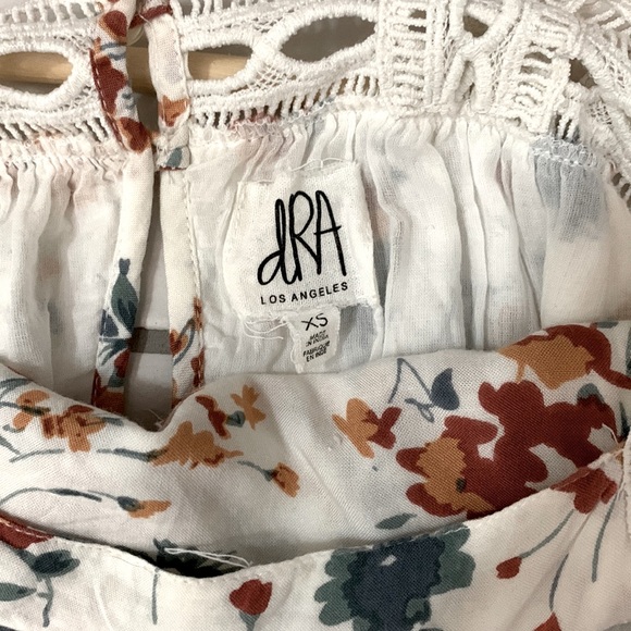 dRA Los Angeles Women’s X-Small Cropped Floral Sleeveless Top - Picture 6 of 6